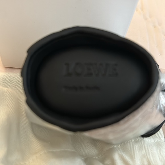 NEW LOEWE SILVER LEATHER COIN PURSE - Picture 5 of 7